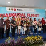 Penerbangan perdana AirAsia Semarang–Kuala Lumpur resmi dibuka pada Jumat, 5 September 2025, di Bandara Internasional Jenderal Ahmad Yani. Acara dihadiri Gubernur Jateng, AirAsia, dan Bank Indonesia. Momentum ini menandai kembalinya status bandara internasional serta mendukung transaksi lintas negara lewat QRIS Crossborder yang aman dan praktis.