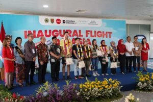 Penerbangan perdana AirAsia Semarang–Kuala Lumpur resmi dibuka pada Jumat, 5 September 2025, di Bandara Internasional Jenderal Ahmad Yani. Acara dihadiri Gubernur Jateng, AirAsia, dan Bank Indonesia. Momentum ini menandai kembalinya status bandara internasional serta mendukung transaksi lintas negara lewat QRIS Crossborder yang aman dan praktis.