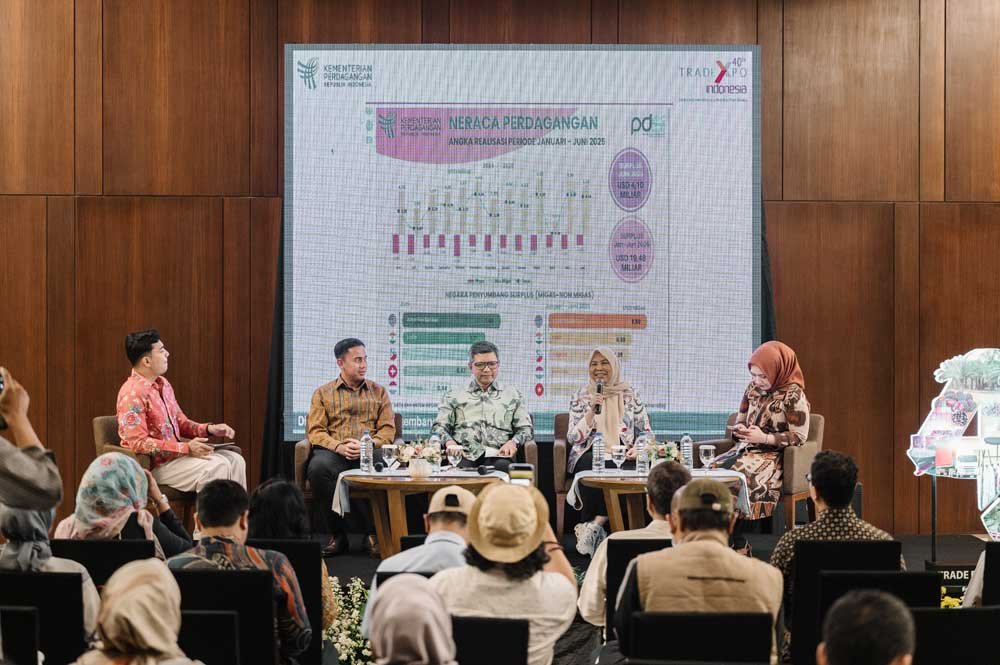 Trade Expo Indonesia (TEI) ke-40 akan digelar di ICE BSD City, Banten, 15–19 Oktober 2025 oleh Kementerian Perdagangan. Mengusung tema Discover Indonesia’s Excellence: Trade Beyond Boundaries, acara ini diikuti 1.015 peserta dengan target transaksi USD 16,5 miliar. TEI hadirkan zona pameran, seminar, dan business matching untuk dorong ekspor UMKM hingga industri besar.