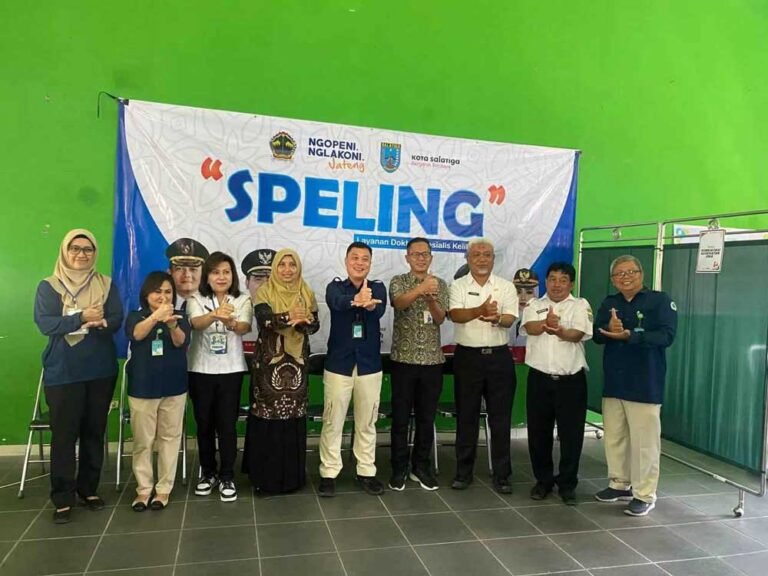 Pemerintah Provinsi Jawa Tengah menggelar program Speling Melesat di Kantor Kelurahan Salatiga, Selasa (15/10/2025), guna mendekatkan layanan kesehatan spesialistik kepada masyarakat. Kegiatan ini melibatkan Dinas Kesehatan, RS Paru dr. Ario Wirawan, dan BPJS Kesehatan yang menyediakan layanan pemeriksaan, edukasi, serta BPJS Keliling untuk administrasi peserta JKN.