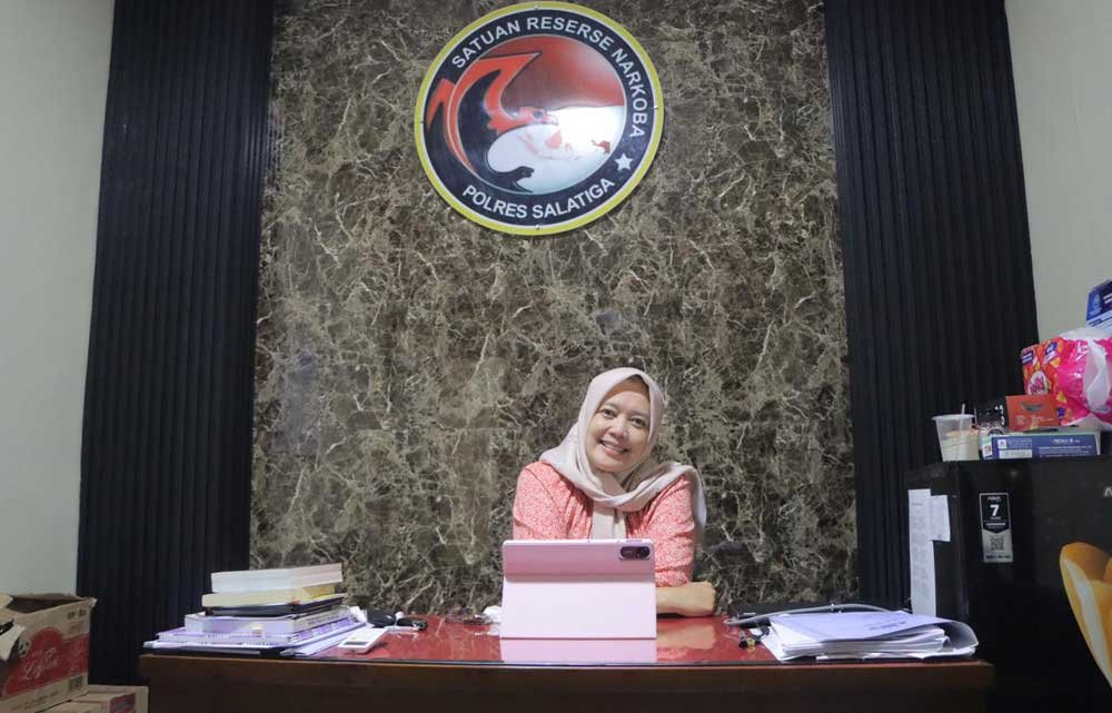 Satresnarkoba Polres Salatiga meraih peringkat ke-15 dari 35 Polres jajaran Polda Jateng dalam evaluasi Oktober 2025 berkat keberhasilan mengungkap berbagai kasus narkoba. Capaian ini hasil kerja keras tim di bawah pimpinan AKP Henri Widyoriani dengan dukungan Kapolres AKBP Veronica yang menekankan semangat Presis
