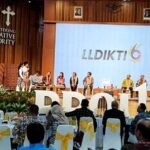Universitas Kristen Satya Wacana (UKSW) Salatiga membuka Gelar Inovasi Harmoni Nusantara (GIHN) 2025 pada 7 Oktober 2025. Acara ini mempertemukan para rektor dan pimpinan universitas untuk memperkuat ekosistem inovasi nasional. Forum berlangsung interaktif dengan berbagi gagasan riset berkelanjutan demi Indonesia Emas 2045.