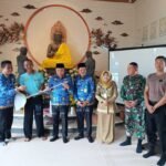 Gerakan PELITA 1 digelar Pengurus Daerah IPARI Kabupaten Semarang di Vihara Rahulavada Regunung, Selasa (28/10/2025). Kegiatan dipimpin Ahmad Fanani dan diikuti 95 penyuluh lintas agama. Aksi ini dilakukan untuk menjaga kebersihan tempat ibadah dan lingkungan melalui kegiatan bersih-bersih serta penanaman pohon.
