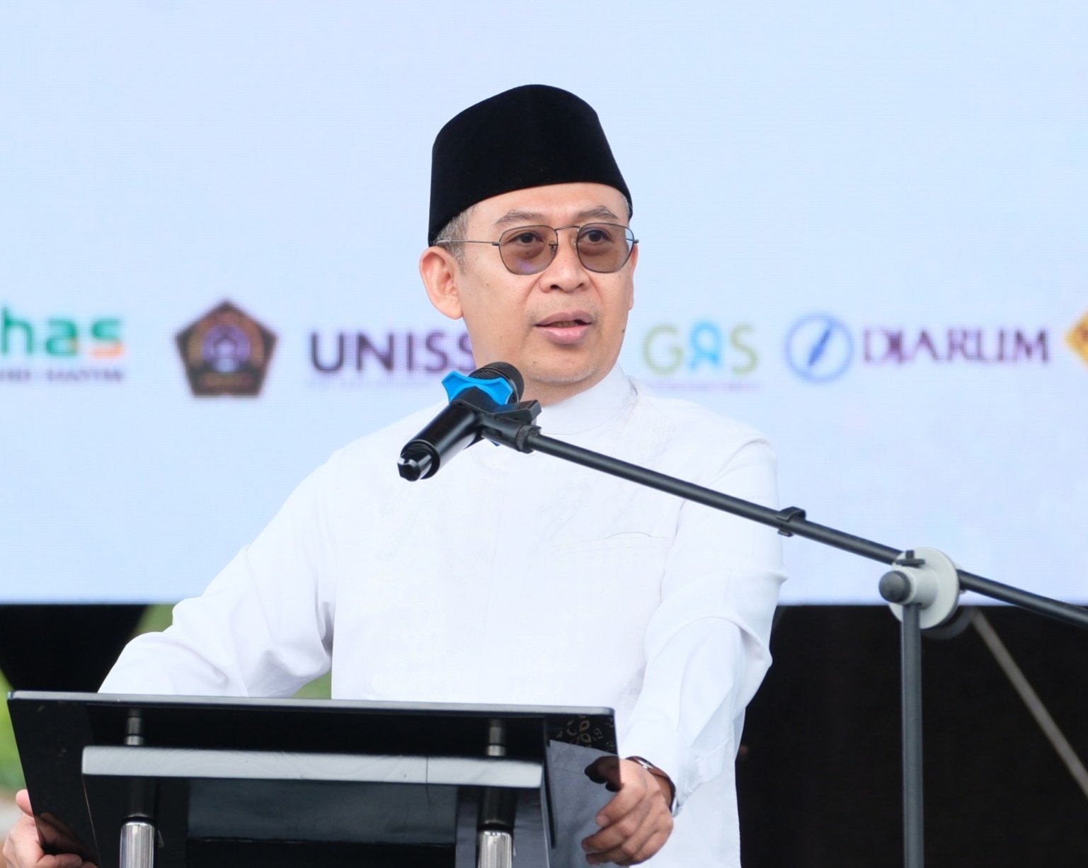 Ketua PWNU Jawa Tengah KH Abdul Ghaffar Rozin menyambut baik kebijakan pemerintah yang memperbolehkan umrah mandiri sesuai UU No.14 Tahun 2025. Dalam keterangannya, Senin (27/10/2025), ia menilai aturan ini perlu pengawasan jelas agar pelayanan jemaah tetap terjamin dan perjalanan ibadah berjalan aman serta fleksibel.