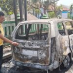 Sebuah mobil Toyota Avanza AD-1568-RM terbakar di Jalan Yusuf Ronodipuro, Tingkir Tengah, Kota Salatiga, Jumat (10/10/2025) siang. Pengemudi bernama Nuryanto selamat, namun mobil hangus terbakar. Diduga api muncul akibat percikan kabel sound system yang menyambar uap pertalite di dalam kendaraan.