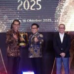 UKSW meraih Terbaik 1 Nasional Mandaya Award 2025 kategori Perguruan Tinggi Swasta dari Kementerian Koordinator Bidang Pemberdayaan Masyarakat RI. Penghargaan diserahkan di Jakarta, Kamis (16/10), oleh Menteri Abdul Muhaimin Iskandar kepada Prof. Eko Sediyono. UKSW dinilai unggul karena konsisten memberdayakan masyarakat melalui berbagai program berdampak sosial.