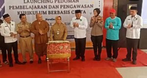 Forum Komunikasi Umat Beragama (FKUB) Jawa Tengah bersama Kanwil Kemenag Jateng meluncurkan buku pedoman Kurikulum Berbasis Cinta (KBC) di Grha Abdi Praja, Ambarawa, Selasa (21/10/2025). Program ini bertujuan menumbuhkan semangat toleransi dan mengurangi bullying di sekolah melalui pembelajaran lintas agama yang menekankan cinta dan saling menghargai.