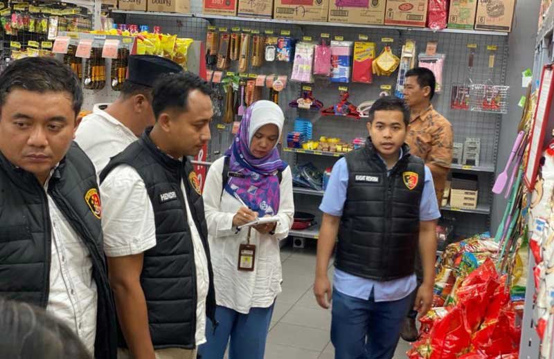 Tim Satgas Pangan Polres Salatiga memantau stok dan harga bahan pokok di pasar tradisional dan modern Kota Salatiga pada Rabu (22/10/2025). Dipimpin AKP Radytya Triatmaji Pramana, kegiatan ini bertujuan menjaga stabilitas harga menjelang akhir tahun melalui pengecekan langsung dan koordinasi lintas instansi.