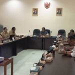 Komisi C DPRD Kabupaten Semarang menyoroti keterlambatan sejumlah proyek fisik Dinas Pekerjaan Umum (DPU) yang belum terlaksana hingga awal Oktober 2025. Ketua Komisi C, Wisnu Wahyudi, menilai kendala regulasi dan mekanisme internal menjadi penyebab utama, dan meminta percepatan agar program pembangunan segera terealisasi.