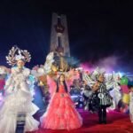 Palagan Night Carnival 2025 menghadirkan ratusan peserta berkostum unik dan berwarna-warni di Ambarawa, Kabupaten Semarang, Sabtu malam, 11 Oktober 2025. Ajang ini digelar Dinas Pariwisata untuk mempromosikan potensi wisata dan kepedulian lingkungan. Kegiatan berlangsung meriah dengan parade sejauh dua kilometer dari Museum Kereta Api ke Monumen Palagan.