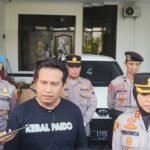 Polres Salatiga menggeledah rumah pimpinan Koperasi BLN di Jalan Merdeka Selatan, Sidorejo, pada awal Oktober 2025. Langkah tegas ini diapresiasi kuasa hukum nasabah korban karena dinilai profesional. Penggeledahan dipimpin Kapolres AKBP Veronica yang menemukan dokumen penting untuk pendalaman kasus secara transparan.