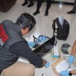 Polres Salatiga menemukan plastik klip dan sedotan diduga bekas narkoba di rumah Nicholas Nyoto Prasetyo, pimpinan Koperasi Bahana Lintas Nusantara, di Jalan Merdeka Selatan, Salatiga, Jumat (3/10/2025). Temuan itu muncul saat penggeledahan terkait kasus penipuan koperasi. Polisi kini mendalami kepemilikan barang bukti tersebut.
