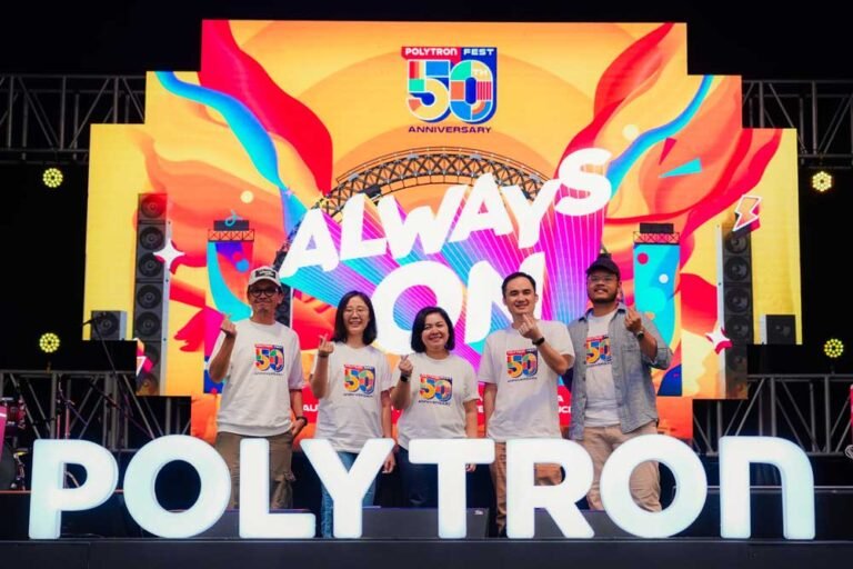 Polytron merayakan ulang tahun emas ke-50 dengan meluncurkan kampanye “Always On: Kisah Kita Bersama” bersama Sal Priadi. Puncak acara Polytron Fest berlangsung 4–5 Oktober 2025 di Gajah Mada Plaza, Semarang, menampilkan konser musik, fun run, promo spesial, hingga program sosial rumah layak huni bagi masyarakat.