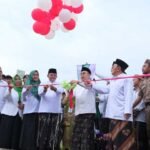 Puncak Hari Santri Nasional (HSN) 2025 digelar PWNU Jawa Tengah di Kabupaten Semarang pada 23–25 Oktober 2025. Acara ini bertujuan memperkuat ekonomi umat melalui sektor pertanian dan UMKM. Kegiatan dilaksanakan dengan berbagai agenda religius, pelatihan petani, serta bazar produk lokal yang melibatkan masyarakat luas.