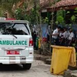 Kondisi siswa SMP Negeri 8 Salatiga pasca dugaan keracunan Makan Bergizi Gratis (MBG) berangsur membaik pada Selasa (7/10/2025). Kepala Sekolah Yohana Natallina Sari menyebut jumlah siswa sakit turun menjadi 60 dari 192 sebelumnya. Aktivitas belajar berjalan normal, sementara program MBG tetap dilanjutkan.