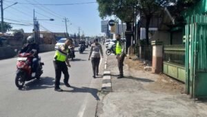Kecelakaan tunggal terjadi di Jalan Soekarno-Hatta, Desa Langensari, Ungaran Barat, Kabupaten Semarang, Kamis (9/10/2025). Seorang remaja bernama Rossandica Bagus Sulistio tewas setelah motor yang dikendarainya oleng dan menabrak trotoar akibat diduga roda belakang terlepas. Polisi masih menyelidiki penyebab pasti insiden tersebut.
