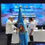 Setiawan Hendra Kelana atau Iwan SM terpilih secara aklamasi sebagai Ketua PWI Jawa Tengah periode 2025–2030 dalam Konferprov PWI Jateng, Sabtu (18/10/2025). Pemilihan berlangsung dihadiri 277 pemilik suara. Iwan berkomitmen meningkatkan kompetensi wartawan di era AI dan memperkuat sinergi dengan kampus serta publik