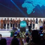 Trade Expo Indonesia (TEI) ke-40 resmi dibuka oleh Menteri Perdagangan Budi Santoso bersama Menko Pangan Zulkifli Hasan di ICE BSD City, Kabupaten Tangerang, Rabu (15/10/2025). Pameran bertema “Discover Indonesia’s Excellence” ini digelar untuk memperkuat daya saing global Indonesia dengan target transaksi USD 16,5 miliar melalui berbagai kegiatan bisnis dan promosi ekspor.