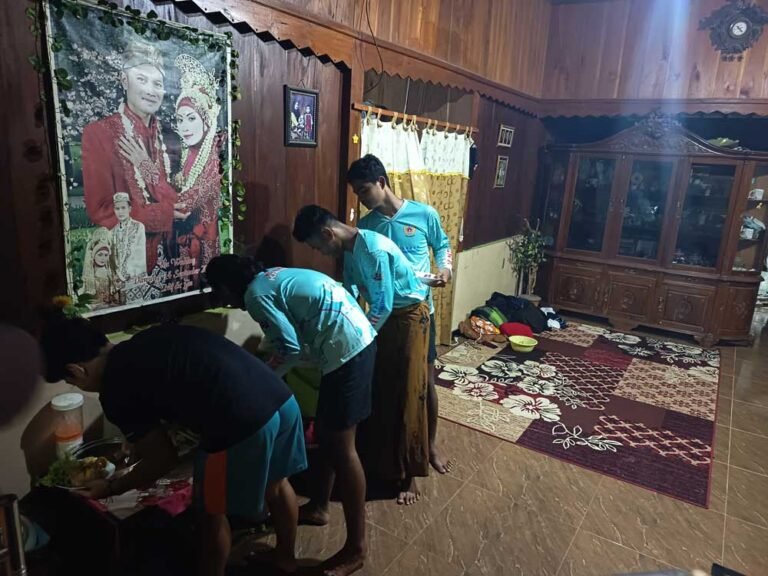 Dusun Dawung, Desa Candirejo, Kecamatan Pringapus, Kabupaten Semarang, menjadi kampung atlet saat Babak Kualifikasi Porprov Jateng 2026, Senin (20/10/2025). Ratusan atlet arung jeram dari 17 daerah menginap di rumah warga karena minimnya penginapan. Warga antusias menyulap rumah jadi homestay untuk menampung para peserta.