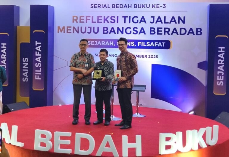 KPwBI Jawa Tengah menggelar Serial Bedah Buku Ketiga bertema refleksi lintas zaman, menghadirkan penulis filsafat Fahruddin Faiz di Aula BI Jateng pada 21 November 2025. Acara ini digelar untuk memperkuat ekosistem literasi, membahas gagasan kebahagiaan, dan membuka ruang dialog melalui diskusi interaktif bersama peserta.