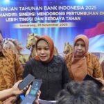 Bank Indonesia Jawa Tengah menegaskan penguatan stabilitas ekonomi daerah melalui pengendalian inflasi, digitalisasi pembayaran, dan pengembangan UMKM di Jawa Tengah. Komitmen tersebut disampaikan dalam Pertemuan Tahunan Bank Indonesia, sejalan dengan arahan presiden serta didukung koordinasi aktif pemerintah daerah dan kebijakan nasional BI.