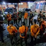 BPBD Kabupaten Semarang mengirim satu tim BKO berisi 12 personel ke Desa Cibeunying, Majenang, Cilacap, pada Jumat (14/11/2025) malam untuk membantu penanganan longsor. Pengiriman dilakukan setelah permintaan resmi BNPB dan BPBD Jateng. Tim berangkat dengan perlengkapan SAR untuk mempercepat pencarian di lokasi terdampak hujan deras.