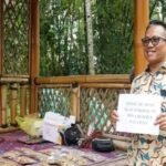 Produk kerupuk ikan “Salanila” dikembangkan Khamim, warga Payaman Salatiga, untuk memanfaatkan melimpahnya ikan nila dan lele di wilayah Tingkir. Ia menjelaskan pada November 2025 bahwa olahan ikan dibuat guna mengurangi limbah dan meningkatkan ekonomi warga melalui kemitraan Pokdarwis dan Pokdakan setempat.