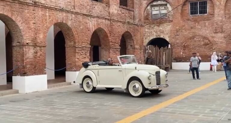 Fort Willem I di Ambarawa resmi dibuka sebagai destinasi wisata heritage oleh Pemkab Semarang pada Senin. Bupati Ngesti Nugraha menyebut wisata ini membuka peluang ekonomi karena memadukan sejarah dan panorama alam. Pengembangan lanjutan dan penguatan akses direncanakan untuk meningkatkan kenyamanan serta manfaat bagi
