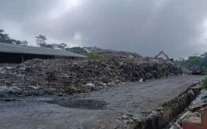 DPRD Kota Salatiga melalui Komisi C dan Pansus Sampah menyoroti persoalan TPA Ngronggo yang berpotensi overload dalam dua tahun. Ketua Komisi C Heri Subroto menegaskan langkah perbaikan dilakukan bersama Dinas LH dan DPU, termasuk pengendalian sampah dari hulu ke hilir serta penertiban industri tak berizin.