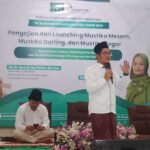 Muslimat NU Kota Salatiga bersama LPBHNU menggelar penyuluhan hukum di Aula PPTI Al Falah, Salatiga. Kegiatan ini membahas kesadaran hukum dalam keluarga serta penataan paralegal komunitas Muslimat NU. Melalui dua sesi pemaparan, peserta diajak memahami pentingnya akses keadilan dan pendampingan hukum bagi masyarakat kecil.