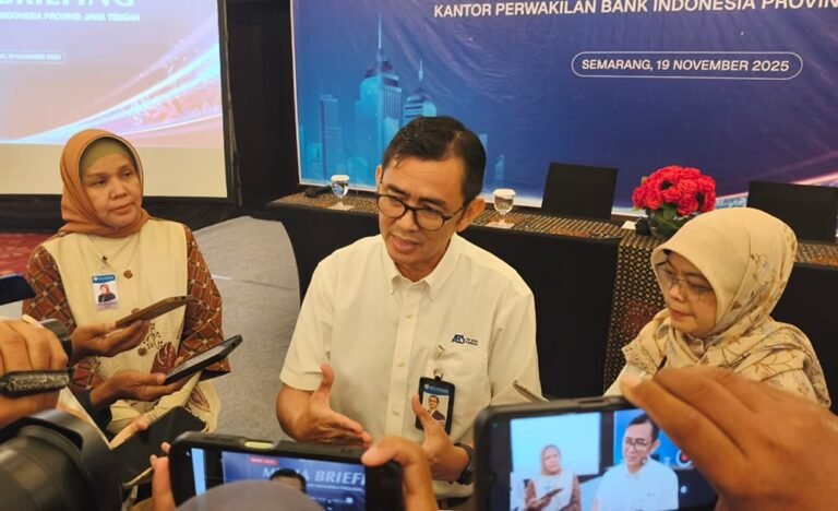 Ekonomi Jawa Tengah tumbuh 5,37 persen pada triwulan III 2025, didorong investasi dan kinerja industri pengolahan. Pertumbuhan terjadi di tengah ketidakpastian global. Industri TPT dan alas kaki memimpin akselerasi, sementara digitalisasi meningkat dengan 8,04 juta pengguna QRIS. BI memastikan sinergi kebijakan untuk menjaga momentum.