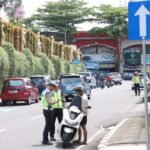 Operasi Zebra Candi 2025 oleh Polres Salatiga menindak 342 pelanggaran hingga 20 November 2025 untuk meningkatkan disiplin berlalu lintas. AKP Darmin menjelaskan penindakan dilakukan dengan tilang manual dan ETLE guna menekan risiko kecelakaan melalui kombinasi tindakan langsung dan penegakan hukum berbasis teknologi.