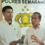 Kasus pemerasan oleh instruktur fitnes berinisial PH terhadap anak di bawah umur terjadi di Ungaran. Korban dan keluarga melaporkannya ke Satreskrim Polres Semarang pada 18 November 2025. Tindakan didorong ancaman penyebaran video asusila. Polisi menahan tersangka, menyita barang bukti, dan mendalami kasus melalui pemeriksaan forensik.