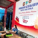 engacara Adi Utomo bersama Muhamad Edy melaporkan kasus kerugian koperasi BLN ke Damkar Salatiga pada Senin, 24 November 2025. Langkah ini diambil karena respons Damkar dinilai lebih cepat dibanding kepolisian. Mereka mewakili 20 korban dengan kerugian Rp15 miliar dan menyerahkan data lengkap kepada petugas.