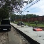 Pemkab Semarang memperbaiki Jalan PTP Ngobo XVIII setelah banyak protes warga. DPU Kabupaten Semarang menangani ruas jalan di Ungaran sejak 17 November 2025 karena kerusakan yang membahayakan. Perbaikan dilakukan dengan pengecoran beton, tahap bertahap, didukung APBD dan CSR untuk menjaga keamanan pengguna jalan.