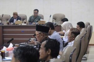 Dinas Lingkungan Hidup Kabupaten Semarang menindaklanjuti dugaan pencemaran Sungai Bade di Desa Lemahireng dan Kandangan, Bawen, yang dikeluhkan warga, Jumat (7/11/2025). DLH bersama DPRD dan dinas terkait akan melakukan susur sungai serta uji laboratorium untuk memastikan sumber pencemaran dan menyiapkan langkah perbaikan.