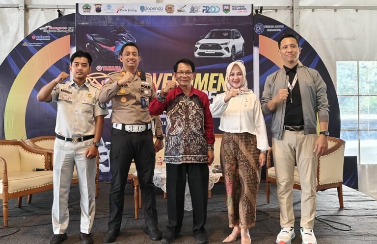 Government Auto Show 2025 digelar di Alun-Alun Bung Karno Ungaran pada 15–16 November 2025, menampilkan berbagai merek otomotif dan layanan gratis bagi pengunjung. Talk show menghadirkan pejabat daerah untuk membahas opsen pajak kendaraan, PBB, pemanfaatan aset idle, dan keselamatan lalu lintas sebagai edukasi publik.