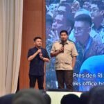 Menteri Perumahan dan Kawasan Permukiman Maruarar Sirait menghadirkan Wawan Ridwan, mantan tukang ojek yang kini jadi pengembang sukses, dalam sharing session di UKSW Salatiga, Rabu (5/11/2025). Acara ini menginspirasi mahasiswa agar berani berjuang dan berinovasi di sektor perumahan melalui program pemerintah.