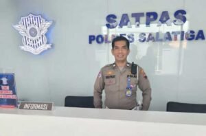 Satpas Prototype Satlantas Polres Salatiga menghadirkan inovasi “Duta Pelayanan” untuk meningkatkan profesionalisme dan kepuasan publik. Diluncurkan Jumat (7/11/2025), program ini melibatkan personel ramah yang mendampingi pemohon SIM, memberi informasi, serta edukasi keselamatan, selaras dengan program “Polisi Menyapa” dan nilai Presisi Polri.