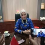 Empat SPPG di Kota Salatiga menghentikan sementara layanan Program Makan Bergizi Gratis. Penghentian dilakukan Satgas MBG bersama pengelola SPPG di Salatiga sejak 15 Desember 2025 akibat keterlambatan pencairan dana pusat, sehingga operasional dihentikan sambil menunggu pembayaran agar tidak melanggar aturan pendanaan.