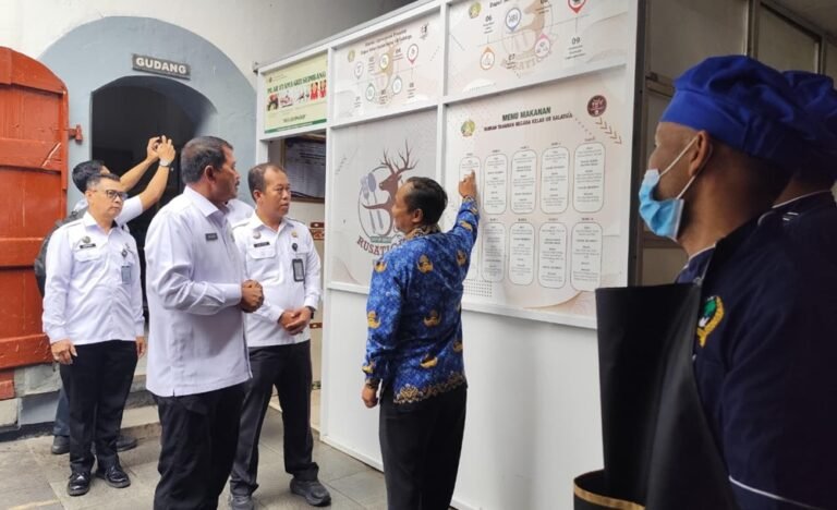 Direktur Jenderal Pemasyarakatan Mashudi meninjau Rutan Salatiga untuk memastikan keamanan, kebersihan, dan terpenuhinya hak warga binaan. Kunjungan dilakukan di Rutan Salatiga, Senin (1/12/2025), sebagai komitmen penguatan layanan pemasyarakatan melalui pengecekan fasilitas, dapur sehat, blok hunian, serta dialog langsung dengan WBP.