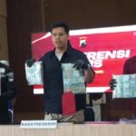 Seorang office boy PT Cipta Niaga Semesta membobol brankas perusahaan. Tersangka AL (34) ditangkap Polres Semarang di Bawen, Selasa (23/12/2025), setelah mencuri ratusan juta rupiah. Aksi dilakukan dengan kunci duplikat karena motif judi online dan pelunasan utang pribadi.