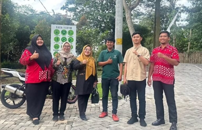 Kunjungan wisata di Kabupaten Semarang menurun selama libur Nataru 2025. Kondisi ini disampaikan Kepala Disparta Wiwin Sulistyowati di Ungaran pada Senin, 29 Desember 2025. Penurunan terjadi akibat cuaca hujan yang mendominasi, sehingga destinasi wisata alam kurang diminati, meski pemantauan dan pengamanan tetap dilakukan.