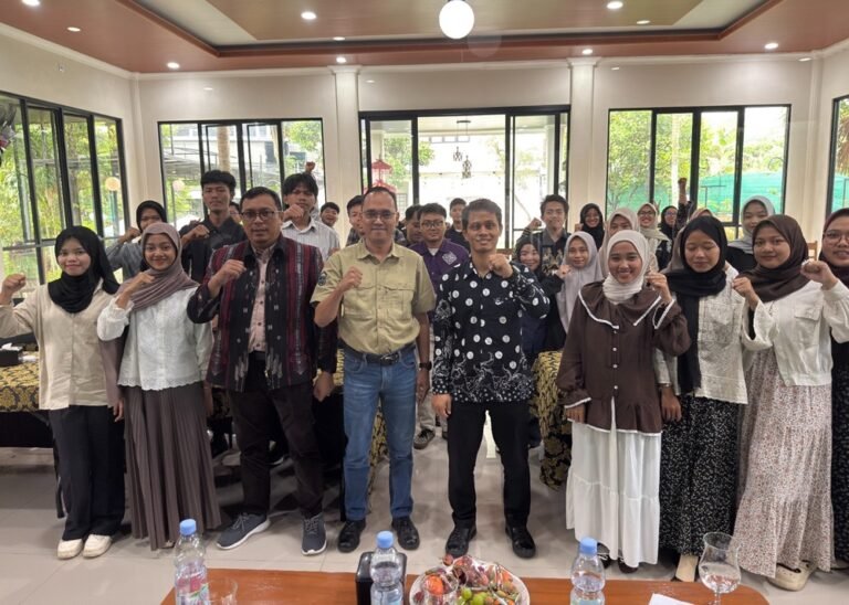 MD KAHMI Kota Salatiga menggelar Seminar Nasional bertema pembangunan growth mindset di Resto OK GO Salatiga, belum lama ini. Kegiatan yang diikuti ratusan peserta ini bertujuan memperkuat karakter dan ketahanan moral masyarakat melalui integrasi pendidikan, psikologi humanistik, dan nilai luhur di tengah disrupsi digital.