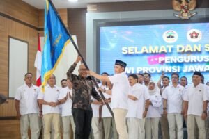 Kepengurusan PWI Jawa Tengah periode 2025–2030 resmi dilantik sebagai organisasi pers yang kompak dan akomodatif. Pelantikan dilakukan oleh Ketua Umum PWI Pusat di Wisma Perdamaian Semarang, Selasa (2/12/2025), untuk memperkuat persatuan, integritas, dan peran pers dalam menyajikan informasi sehat serta membangun kolaborasi pembangunan daerah.