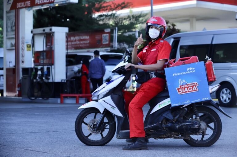 Pertamina Patra Niaga Regional Jawa Bagian Tengah menyiagakan layanan Motorist BBM selama Satgas Natal 2025 dan Tahun Baru 2026 di jalur tol dan wisata, untuk membantu pengendara yang kehabisan BBM. Layanan darurat ini dihadirkan guna menjaga kelancaran, keselamatan, dan kenyamanan perjalanan masyarakat.