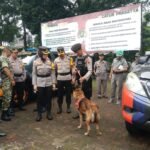 Polres Salatiga menggelar Apel Gelar Pasukan Operasi Lilin Candi 2025. Kegiatan dipimpin Kapolres Salatiga AKBP Veronica di Lapangan Bhayangkara, Jumat (19/12/2025). Apel digelar untuk memastikan kesiapan personel dan sarana pengamanan Natal 2025 dan Tahun Baru 2026 secara aman, humanis, dan responsif.