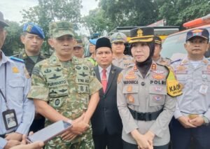 Polres Salatiga melarang pesta kembang api pada malam Tahun Baru 2026. Kebijakan ini ditegaskan Kapolres Salatiga AKBP Veronika bersama Polda Jateng. Larangan berlaku di Salatiga dan seluruh Jawa Tengah menjelang pergantian tahun, karena empati terhadap korban bencana. Perayaan dialihkan menjadi konser amal dan doa bersama.