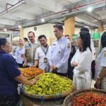 Operasi pasar cabai digelar TPID Jawa Tengah di Pasar Legi Surakarta dan Pasar Karangayu Semarang pada 10 Desember 2025 untuk meredam lonjakan harga. Kenaikan drastis cabai memicu intervensi ini, dilakukan melalui kolaborasi lintas instansi dan GPM guna menjaga pasokan dan keterjangkauan harga.