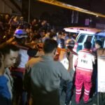 Seorang pemuda berinisial KRA ditemukan tewas gantung diri di kios Jalan Bima, Dukuh, Sidomukti, Salatiga, Selasa (9/12/2025). Korban berasal dari Boyolali dan diduga meninggalkan surat wasiat. Penemuan oleh dua saksi berawal dari pengambilan motor yang digadaikan. Polisi melakukan olah TKP dan membawa jenazah ke RSUD Salatiga.